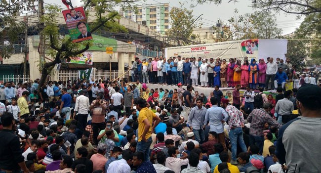 বিএনপির নেতাকর্মী খণ্ড খণ্ড মিছিল নিয়ে সমাবেশে যোগ দিচ্ছেন